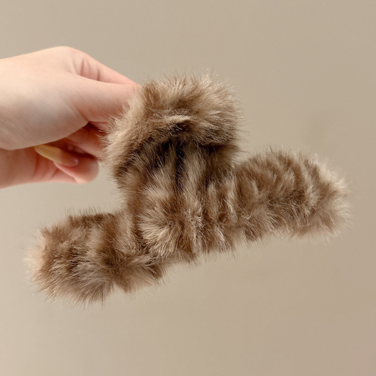 【coffee brown】large plush claw clip, approximately 15cm (with plush accent)